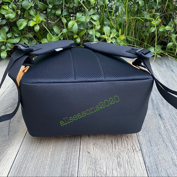 Timberland Women’s Backpack Wheat Tan Big Logo - Picture 8 of 12